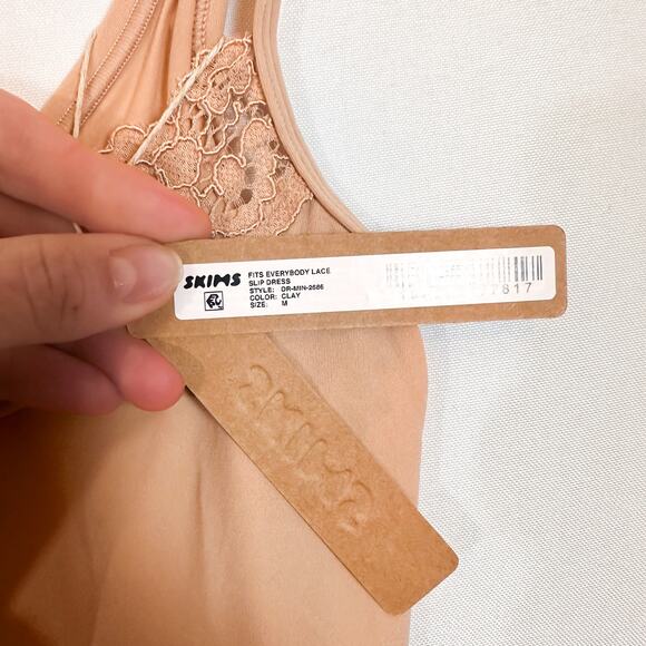 NWT SKIMS Fits Everybody Corded Lace Slip Dress in Sand Sz. M - Picture 4 of 5